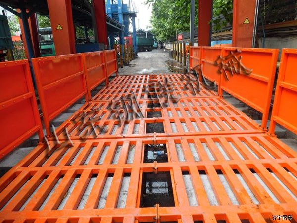 山東唐口煤礦安裝煤礦專(zhuān)用洗車(chē)機